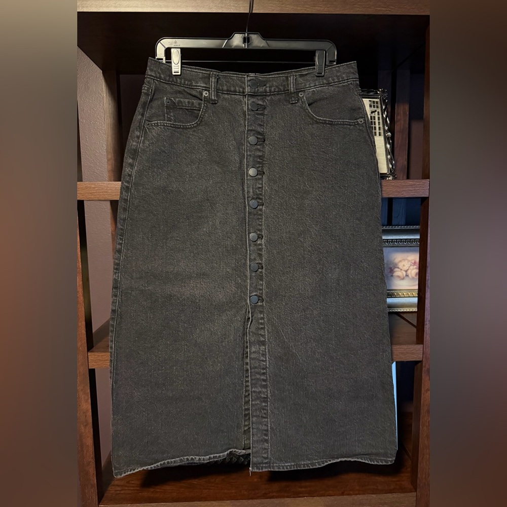 Universal Thread Gray Washed Denim Button Front Midi Skirt Size 10